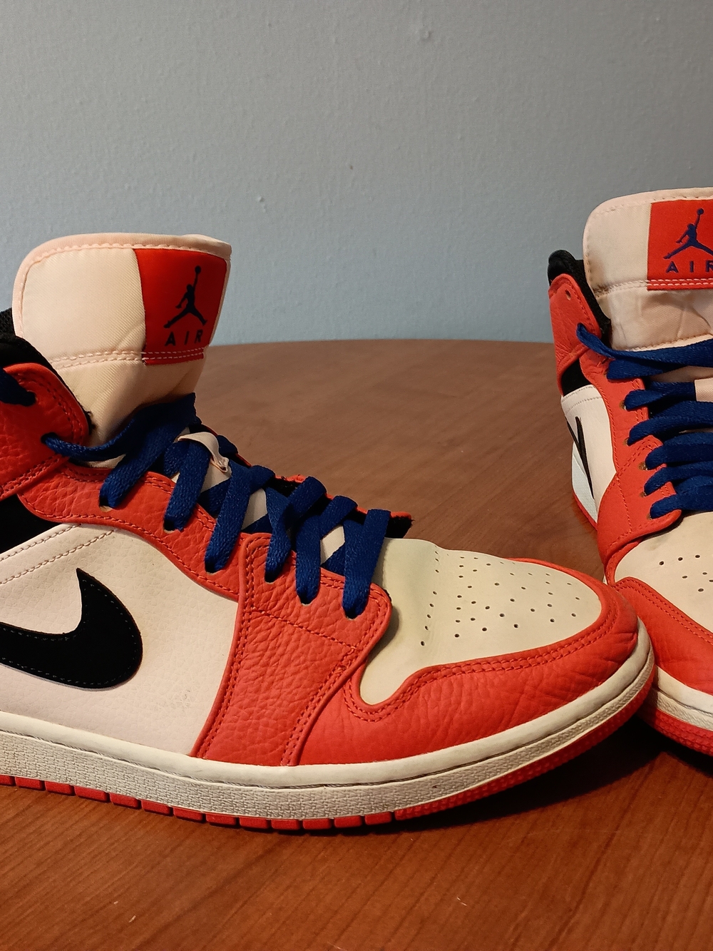 Jordan Air Jordan 1 Mid Mens size 11 Team Orange Red Cream Black Iconic Sneakers
